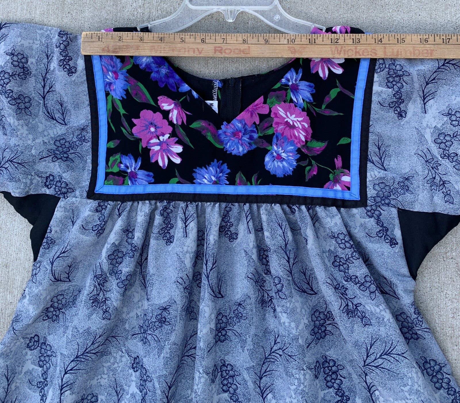 Vintage Made In Hawaii MuuMuu Pockets Zipper In Back TIki Aloha Hawaiian Size P