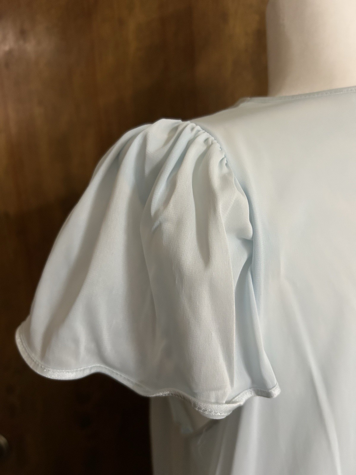 VTG 1980’s Light Blue Nylon V-Neck Pretty Cap Sleeves SZ M Nightgown NICE