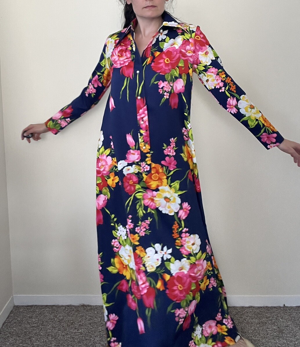 Vintage 70s Vibrant Flower Print Maxi Dress Hostess Dagger Collar Dress Op Art