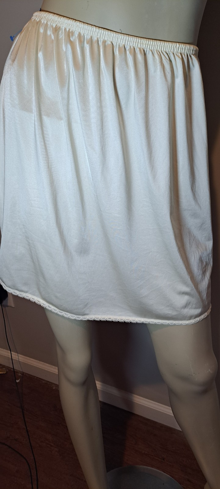 Vanity Fair Cream Off White Vintage Mini Half Slip X Short Medium