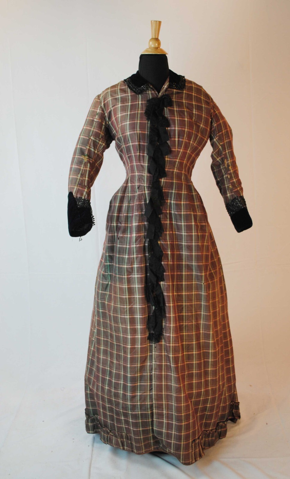 1850 CHECKED PLAID SILK TAFFETA DAY DRESS, HOUSE DRESS