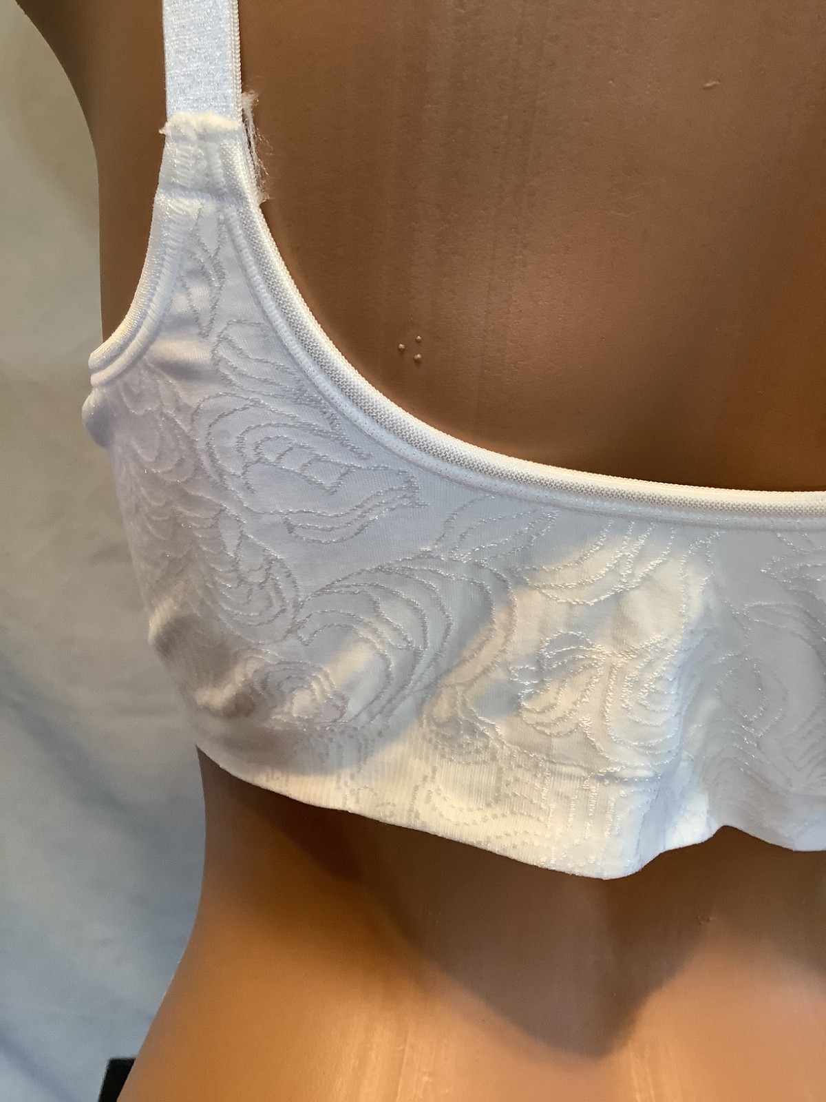 Women’s Bali White Underwire Front Closure Padded Adjustable Strap Bra 42 D