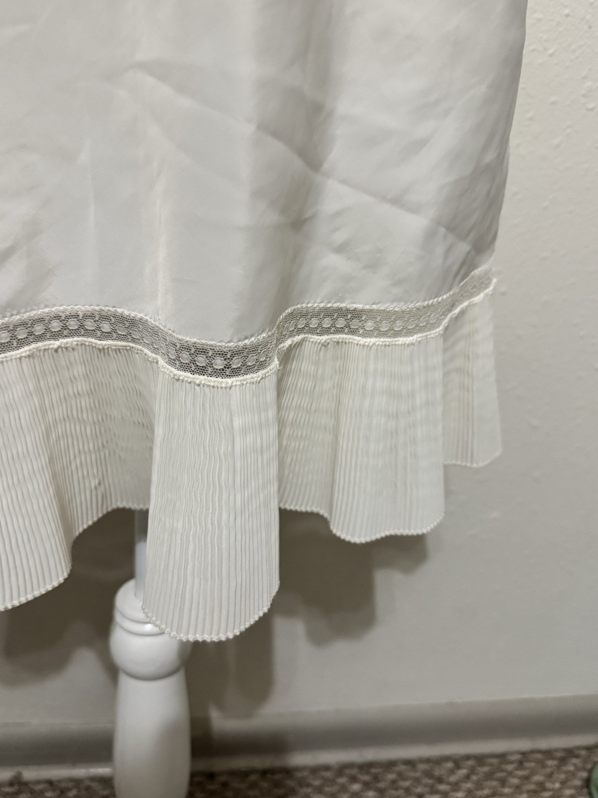 Vintage 50s Barbizon Endear Slip Dress White Tafredda Size S/M accordian hem