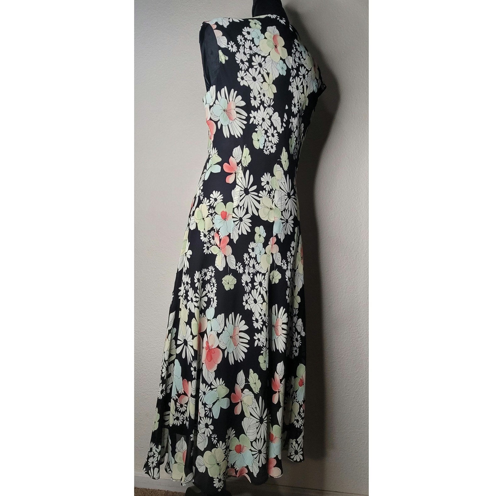 Vintage Jones Wear Women’s Sleeveless Shift Dress Multicolor Daisy Floral Print