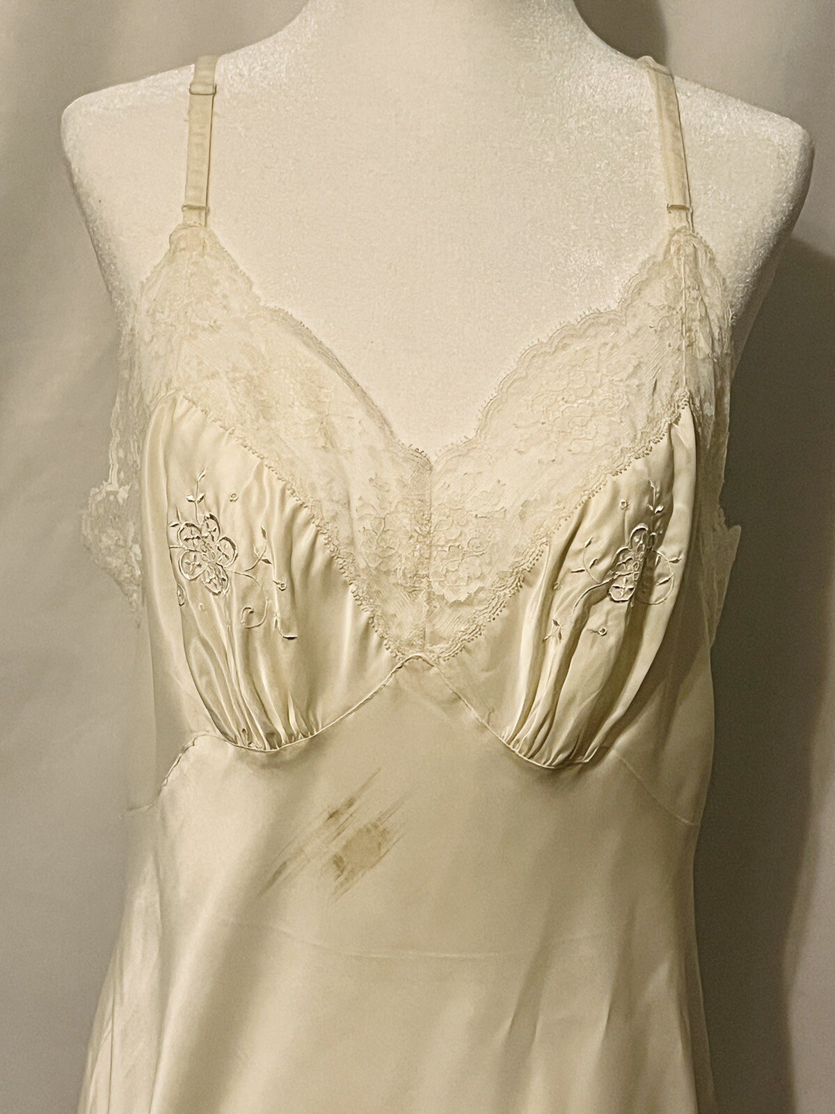 Vintage Bali Fischer Collection Nylon Silk Blend Ivory Lace Embroidered Slip 38