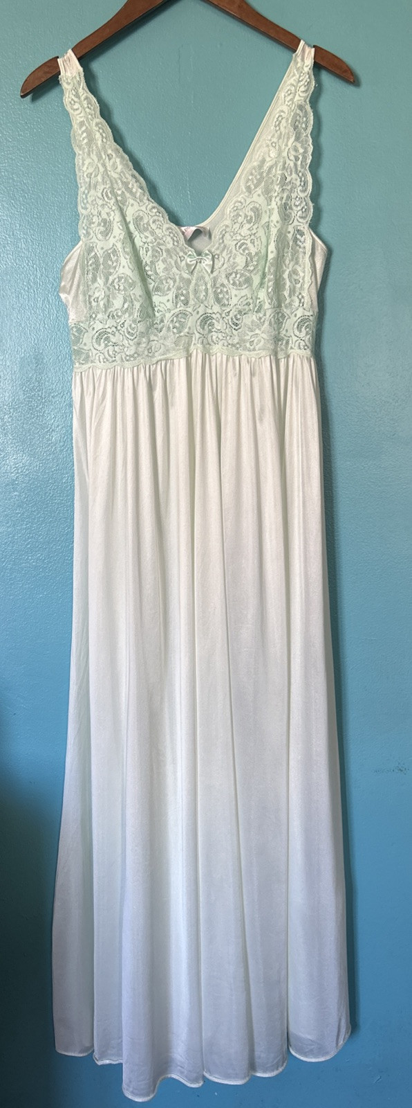 VTG Shadowline Nylon Gown Lace Bodice L Second Skin Bodysilk Full Sweep Seafoam