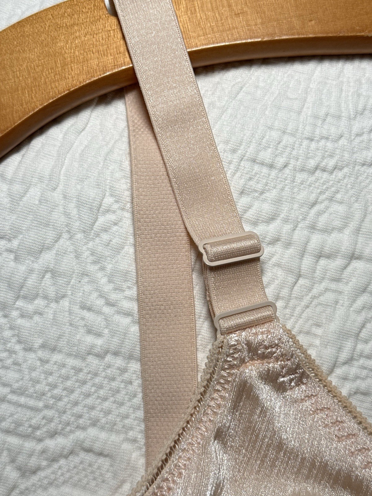 Vintage Montgomery Ward Size 36C Bra Shiny Satin Wireless NWOT