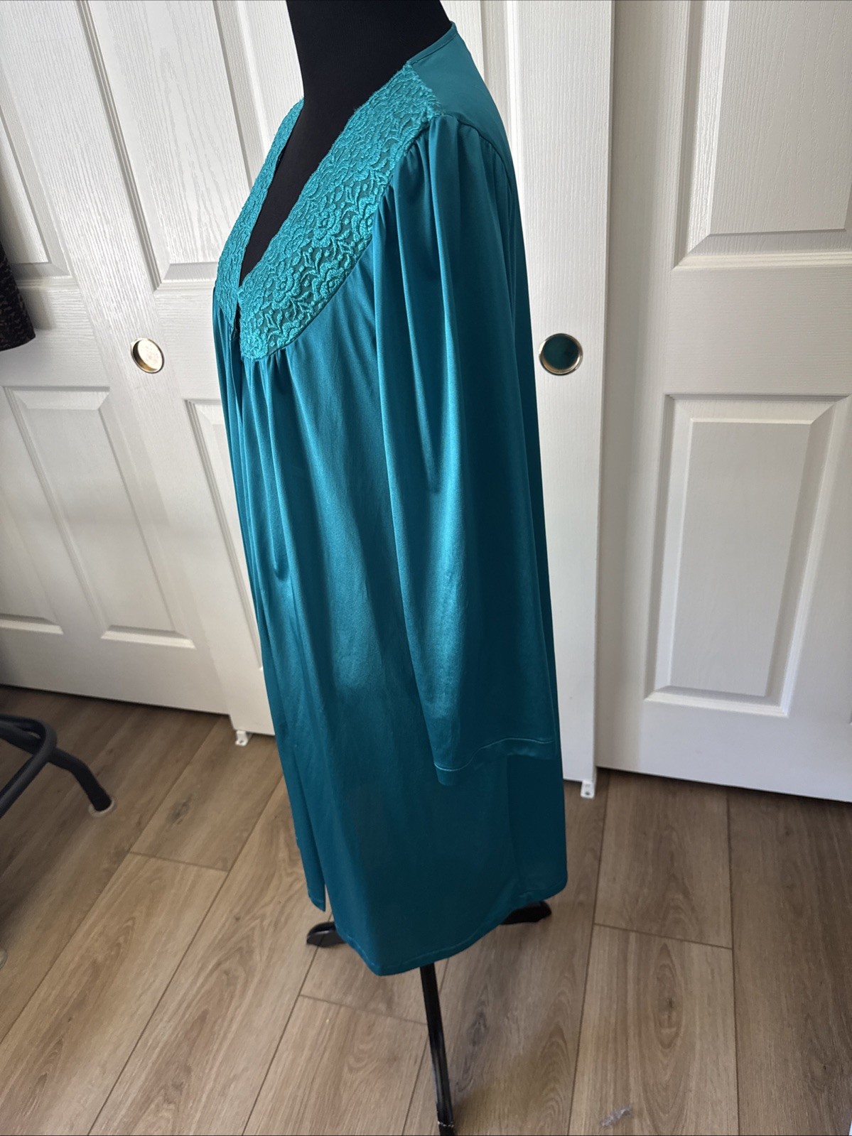 Vanity Fair Jade Green Nylon Nightgown Lace / Satin Bow With Matching Robe M