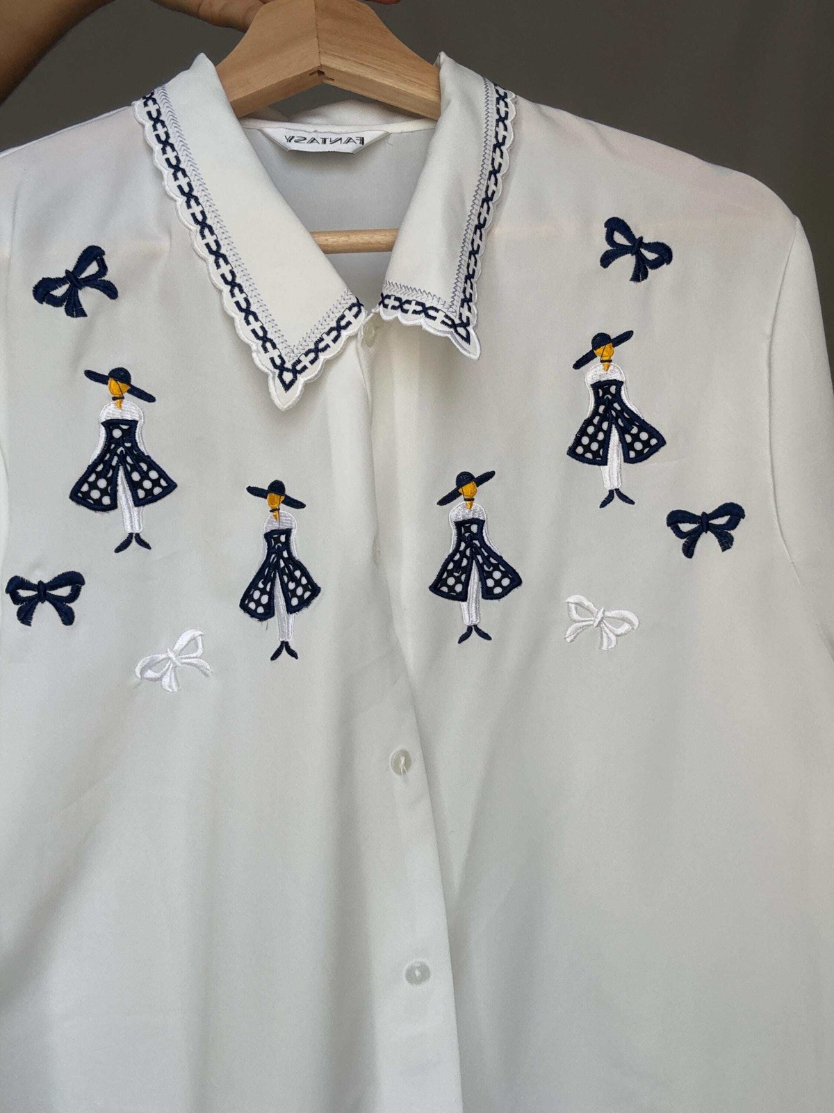 Vintage white embroidered blouse with navy bow and girl motif, US L