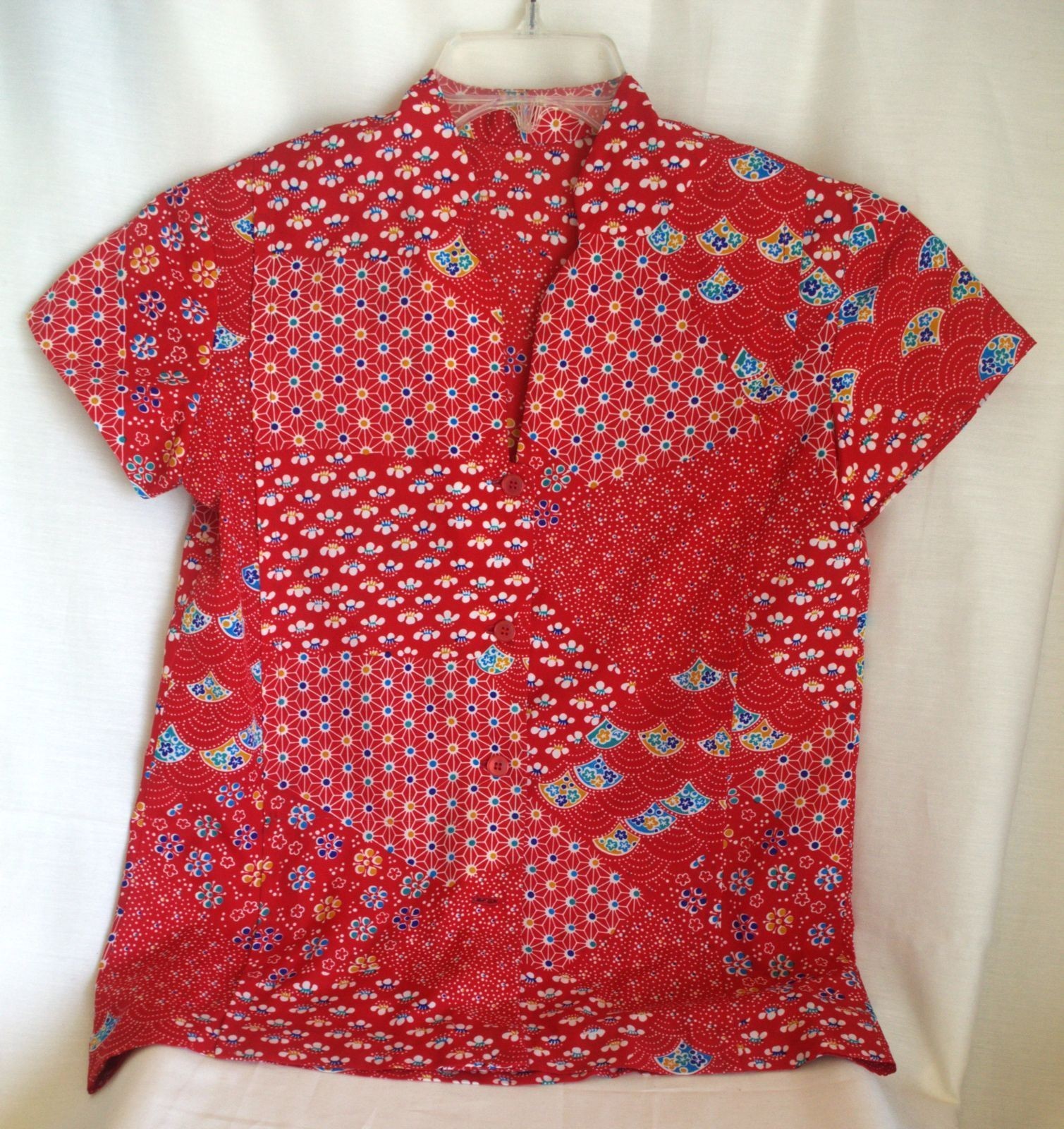 Free ship! Vintage 1960’s women’s red cap sleeve shirt Asian inspired polyester