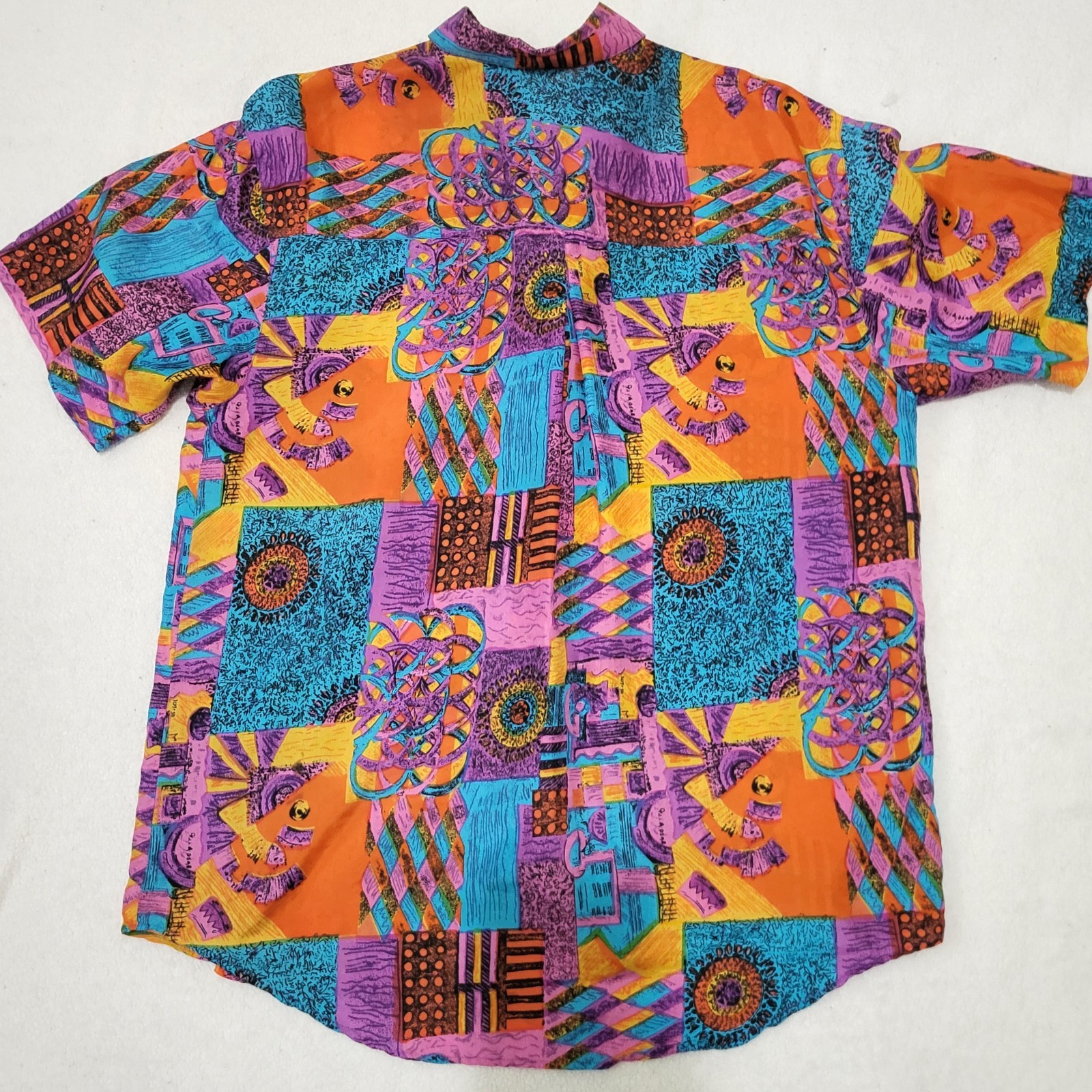 Vintage 90’s Women’s M 'TRIBES FROM THE LAND OF THE BRAVE’ Short Sleeve Silk Top