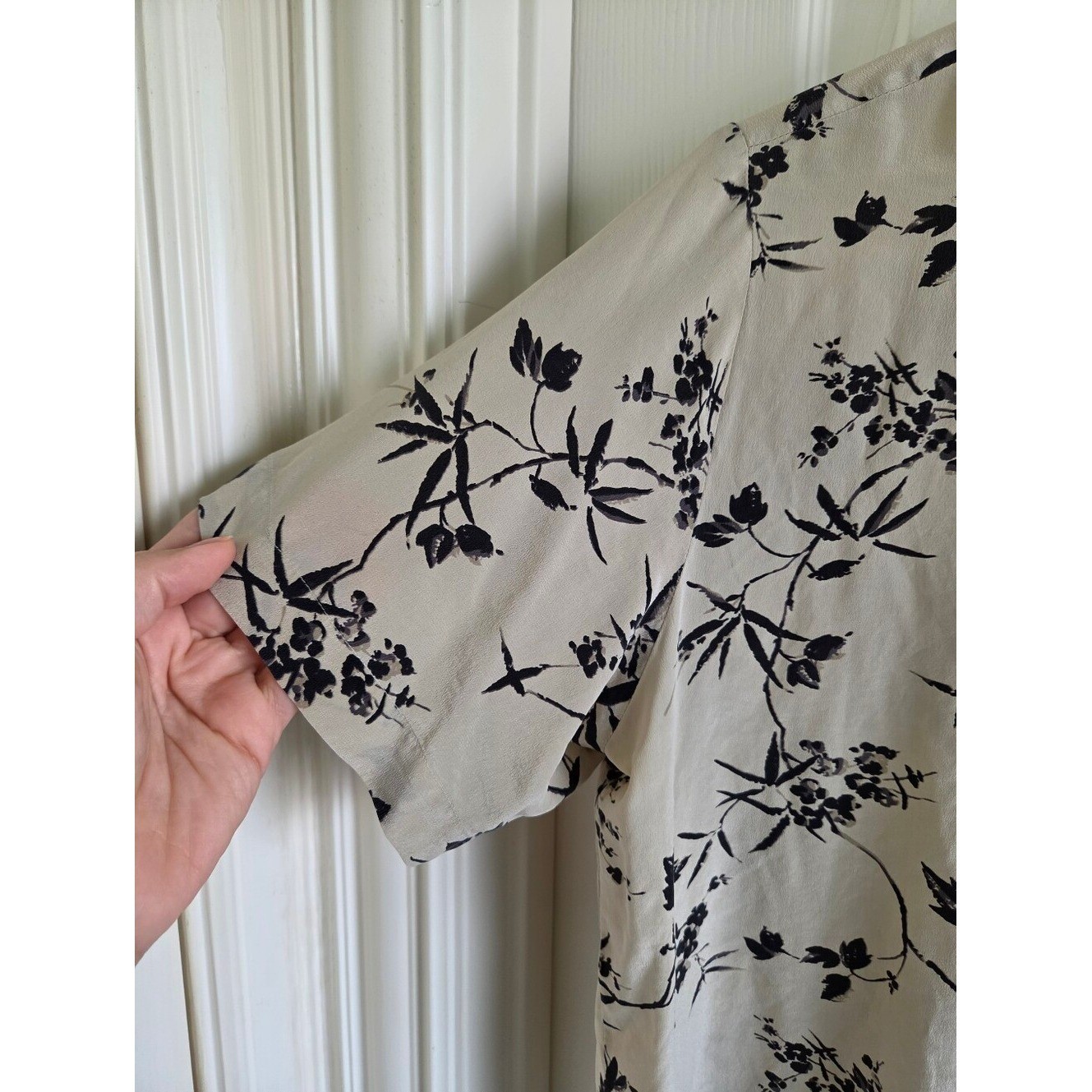 Vintage Anna & Frank 100% Silk Blouse Beige Bamboo Floral Print Short Sleeve L