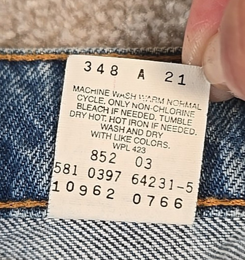 Levi’s 962 Vintage Loose Fit Straight Med Wash Orange Tag USA Made Juniors 11 M