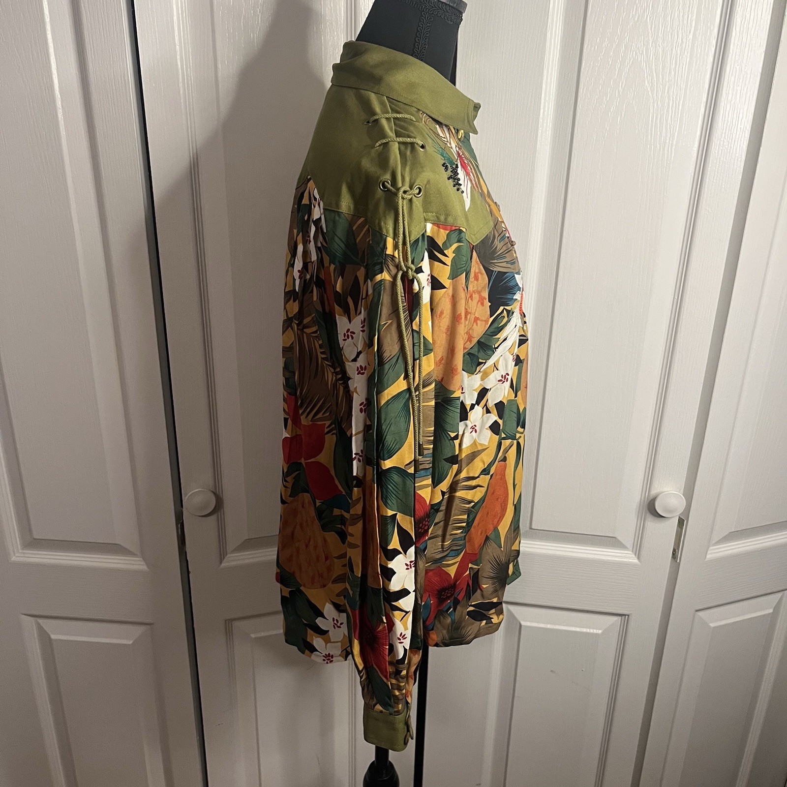 Vintage Marc D’alcy Tropical Embroidered Shirt Sz M Beaded Lace Up Sleeves Art
