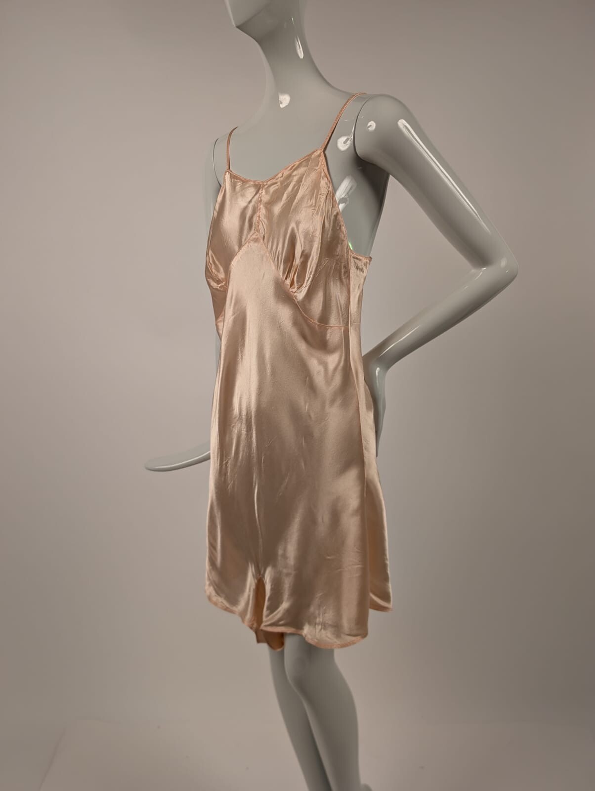 SHINY AND SEXY 1930’S RAYON SATIN STEP IN SLIP 
