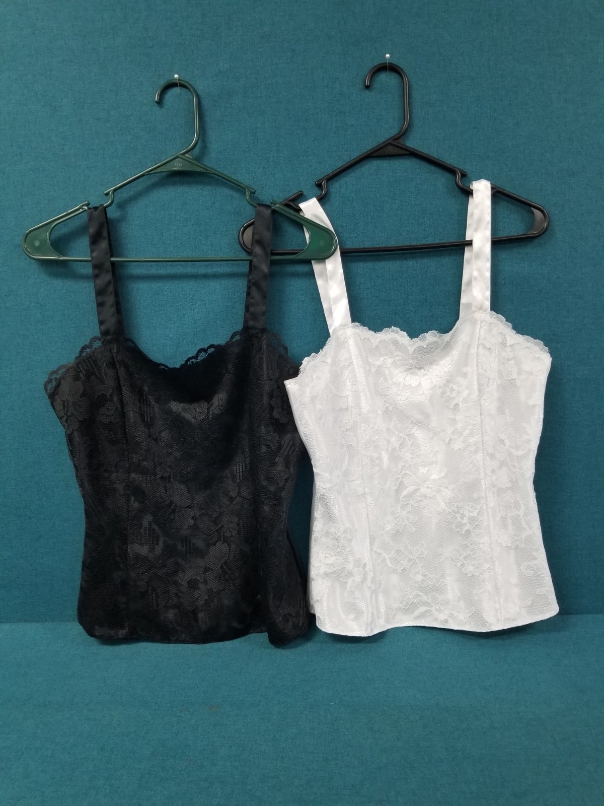 VTG Lucie Ann II Black & White Satin Lace Camisole Tank Tops Size 36 Set of 2