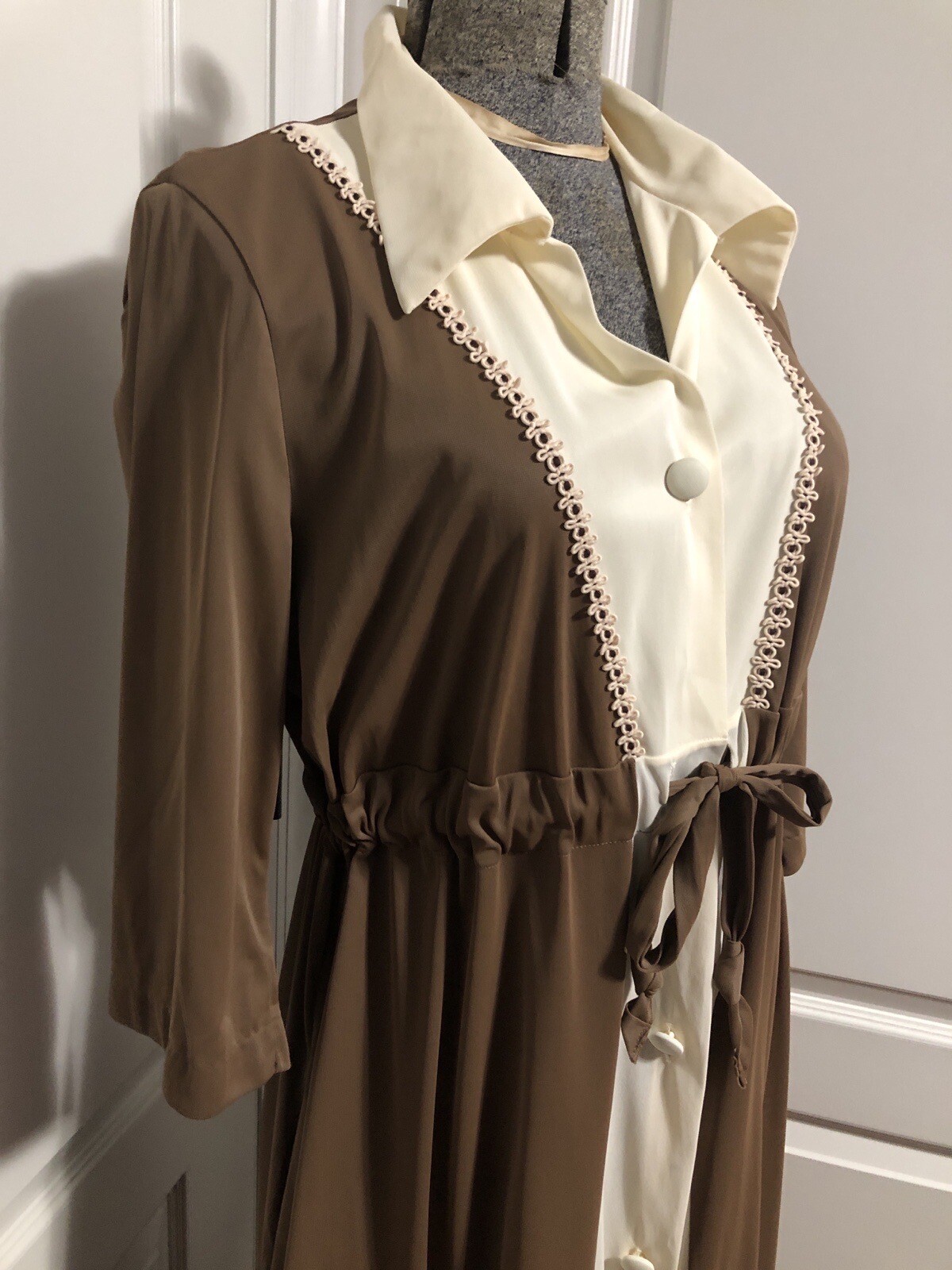 Vintage Nylon Loungewear Robe Brown Cream Nylon 60s 70s Boho Neutrals