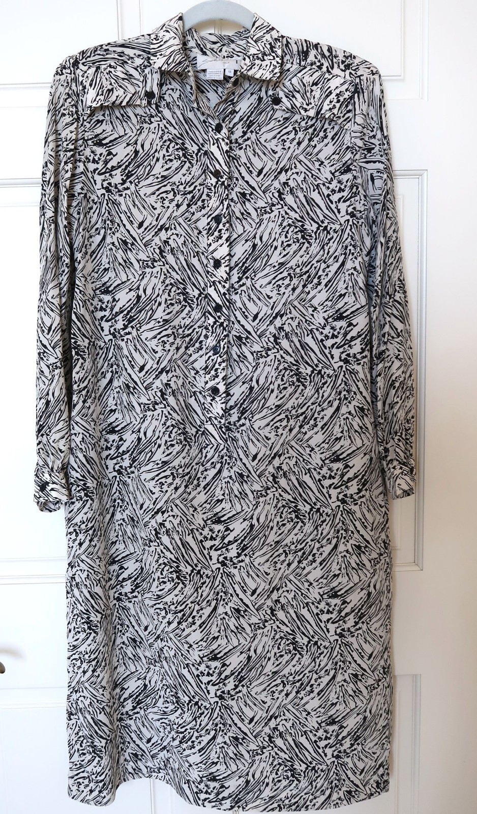 Schrader size 10, 100% silk classic long sleeve dress , black on ivory