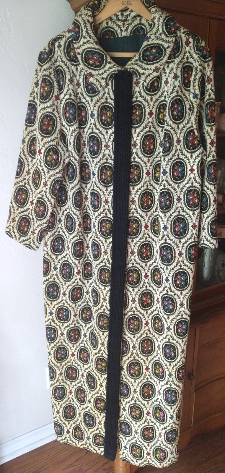 Beauty Custom Vintage 1960s L Medallion Floral Tapestry Lamb Contrast Maxi Coat