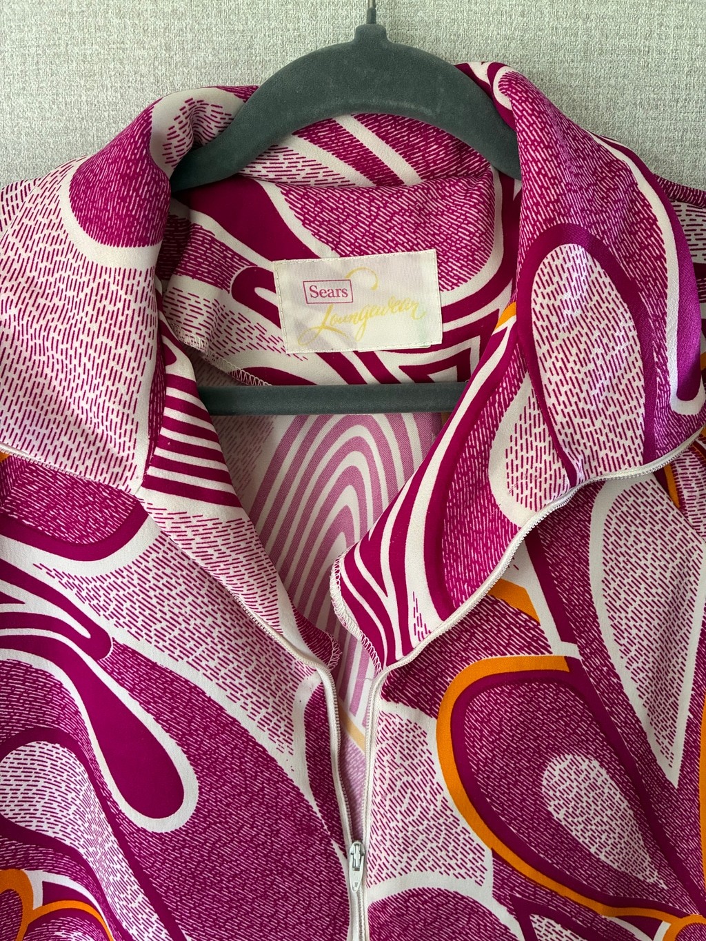 Women’s Vintage 1969 Sears Loungeweare house coat, Pink & Purple Abstract Print