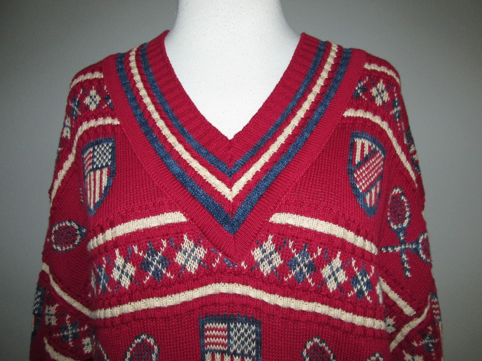 Vtg Tricots St Raphael Country Shop Size M Tennis Racquets Crest V-Neck Sweater