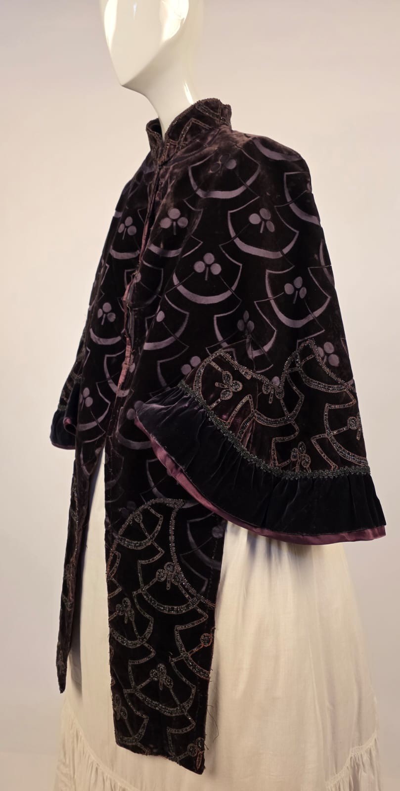VICTORIAN FRENCH COUTURE EMILE PINGAT DEEP GRAPE DOLMAN CAPE W JET BEADING