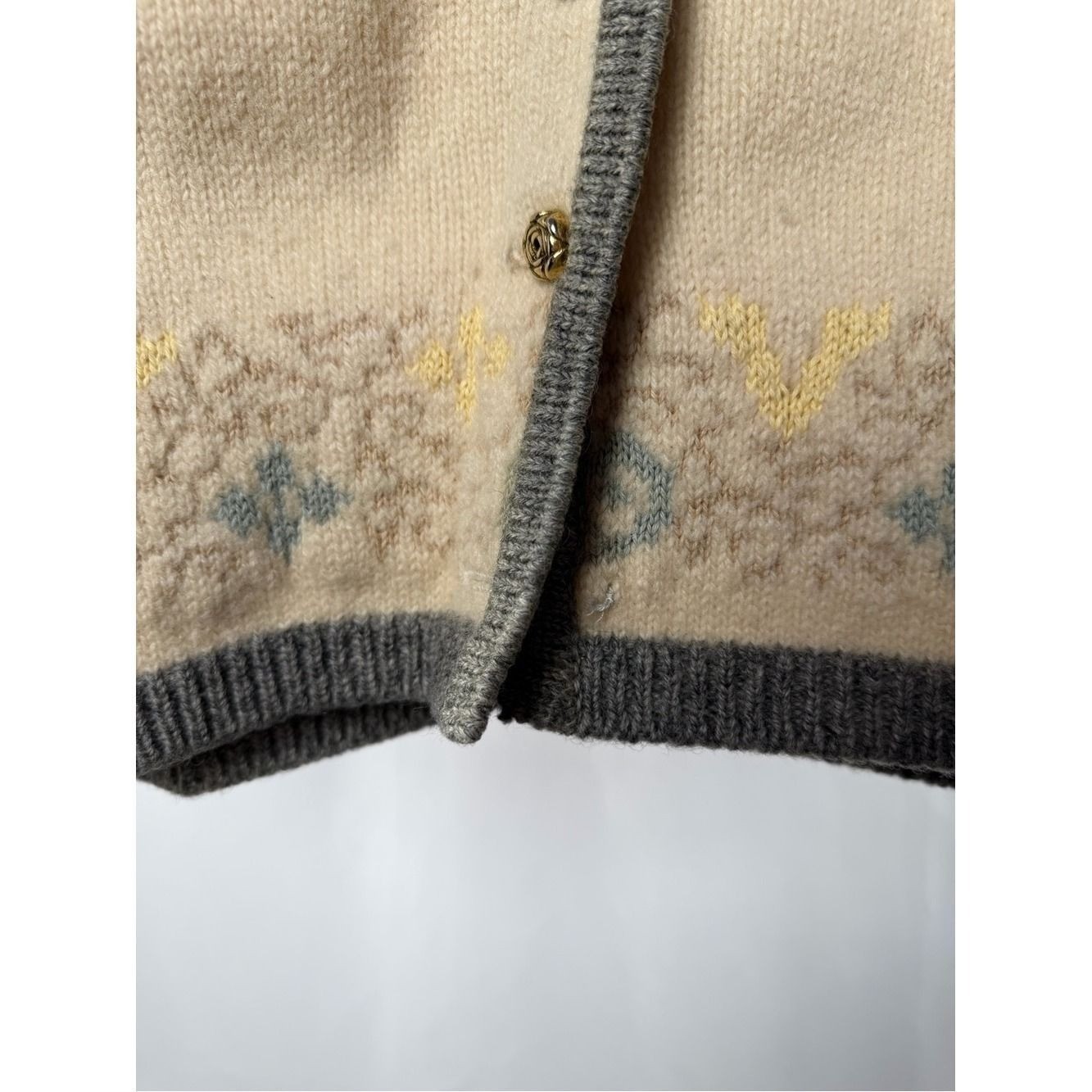 Vintage Miller Woolmark Embroidered Flowers Cardigan Sweater in Cream Medium