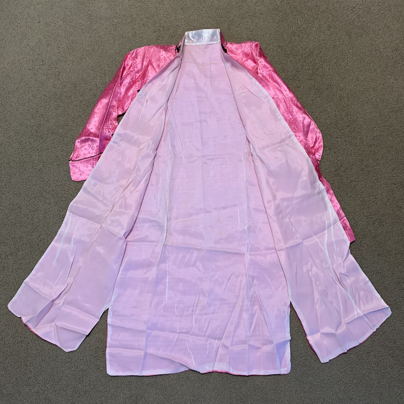 VTG 60s Chinese Satin Bright Pink Floral Brocade Handmade Bath Robe Housecoat M