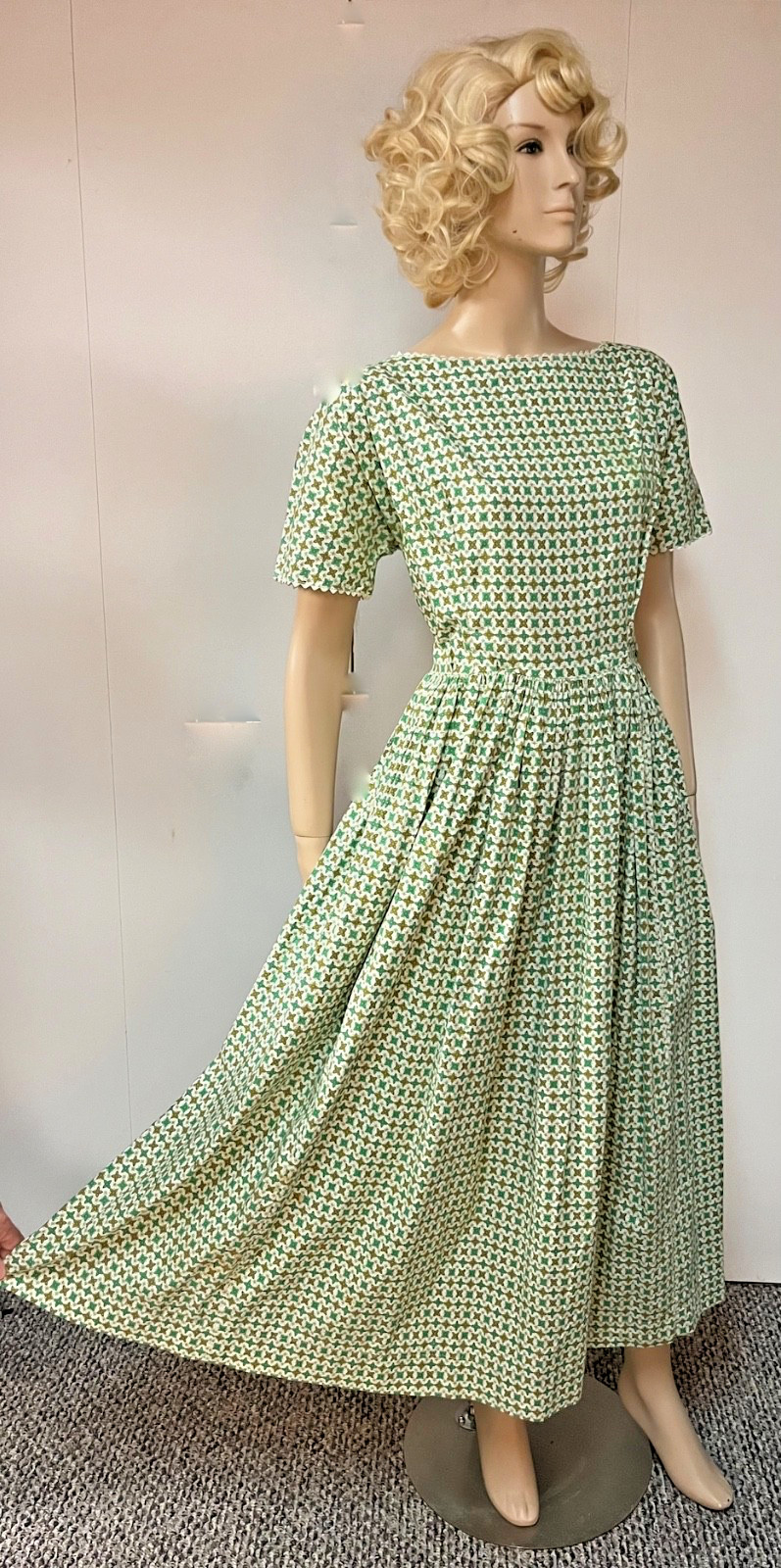 Vintage 1950s Harlequin Print Full Sweep Cotton Dress Back Metal ZipperBust 44