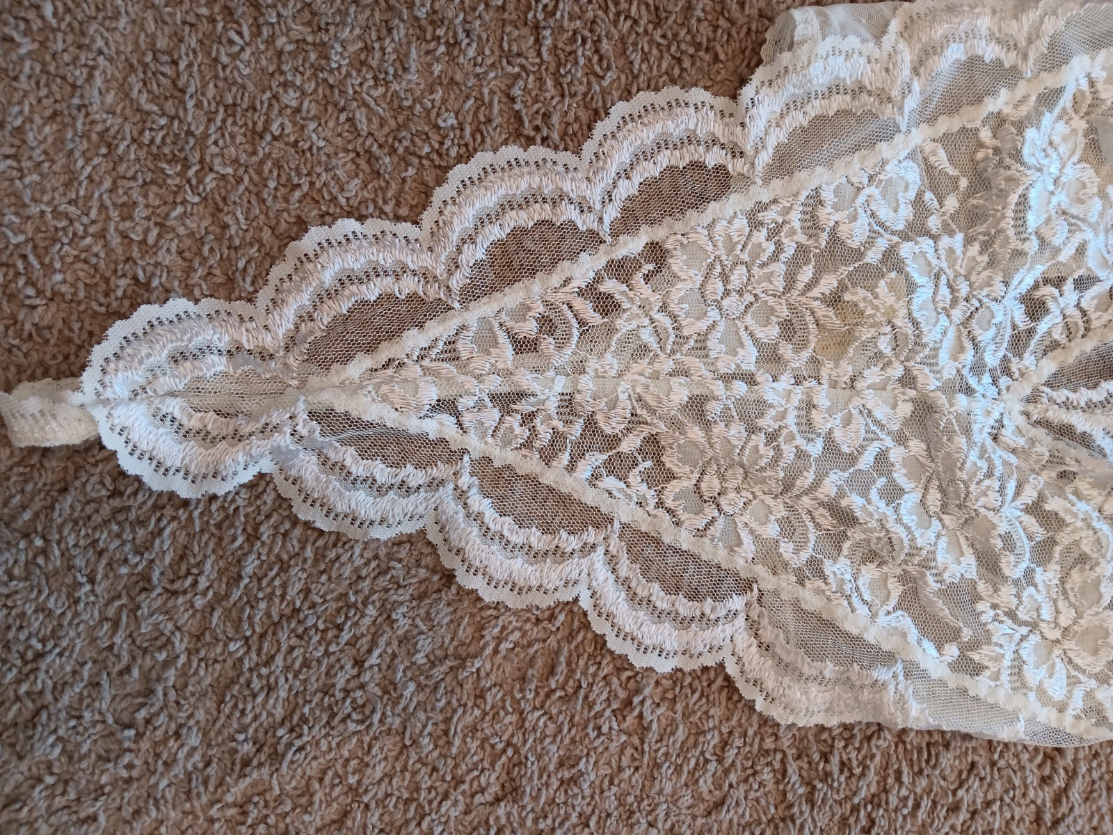 Victoria’s Secret Gold Label Lace Teddy Bodysuit M Ivory Sheer Scallop VTG 90s