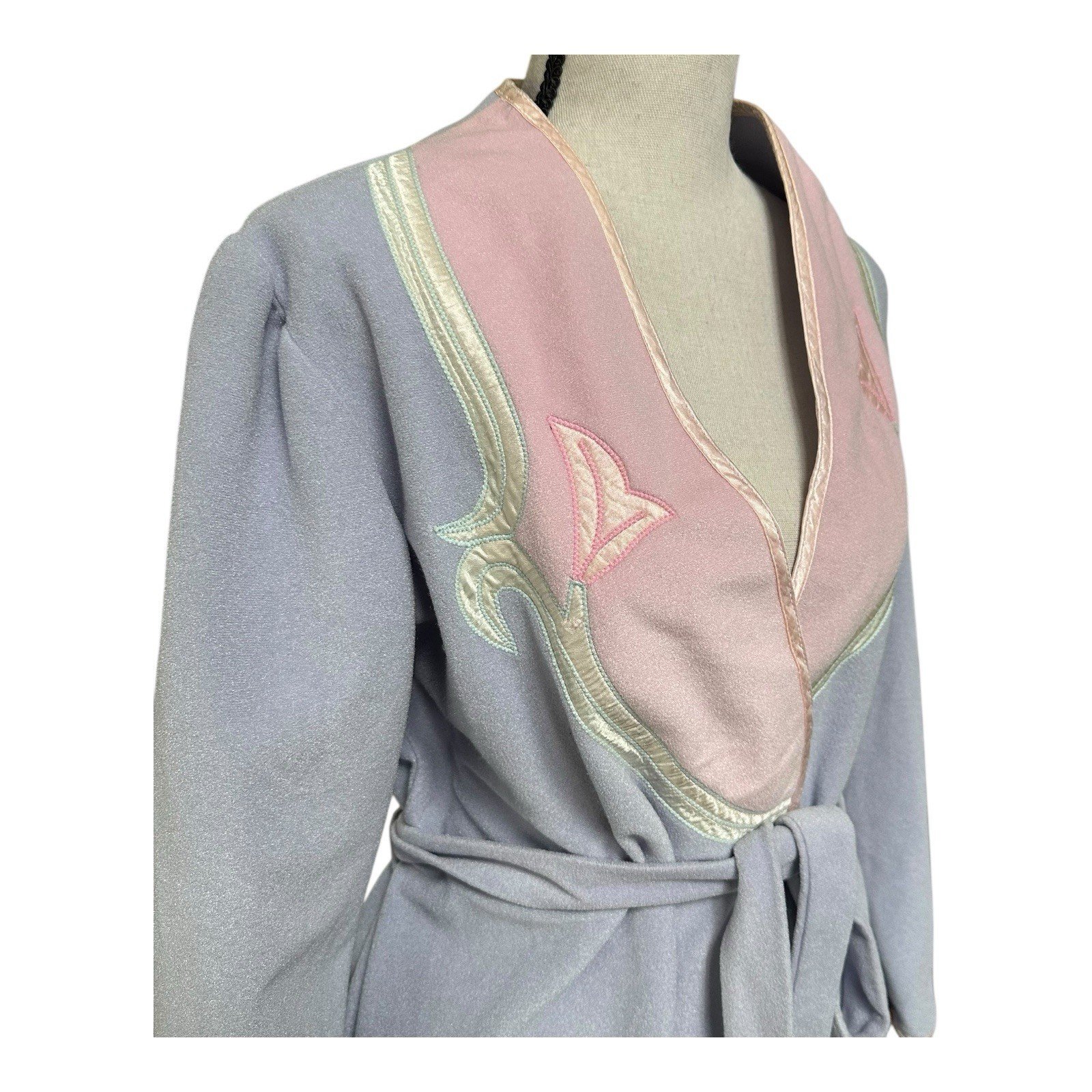Vintage 70s Tiffany Loungewear Robe Pastel Lilac & Pink Embroidered Trim Small