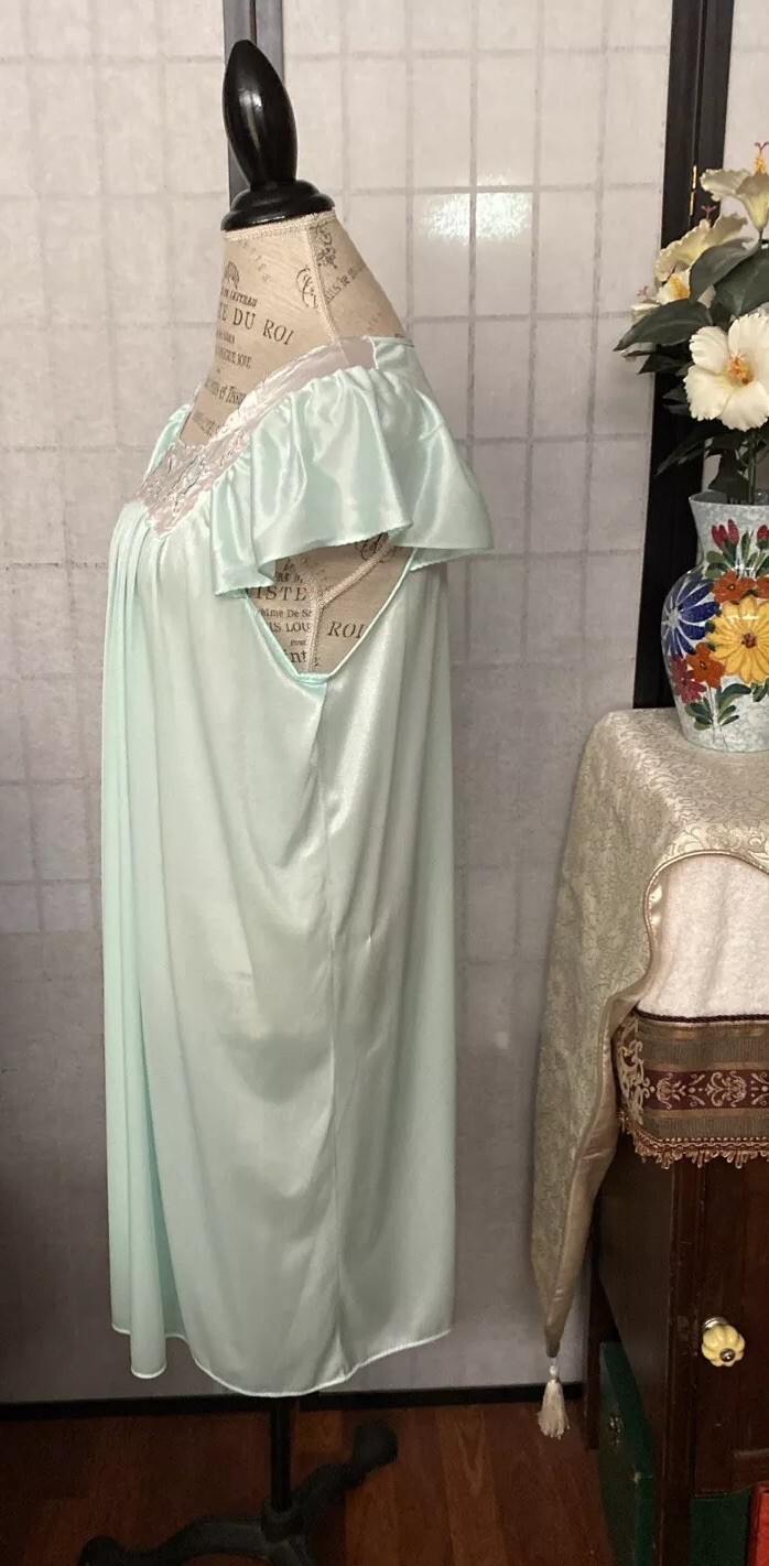 VTG 60/70s Wom Estim L/XL 46” Bust Embroider Satin Bodice Nylon Pastel Gown