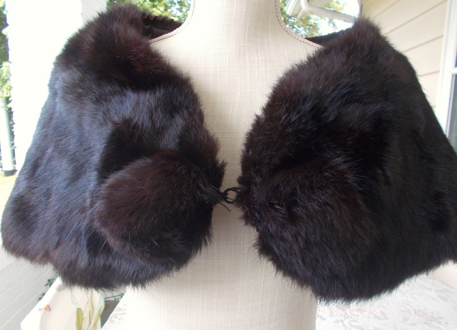 Vintage Dark Chocolate Brown Rabbit Fur Cape Stole W/Pompom SM Beautiful