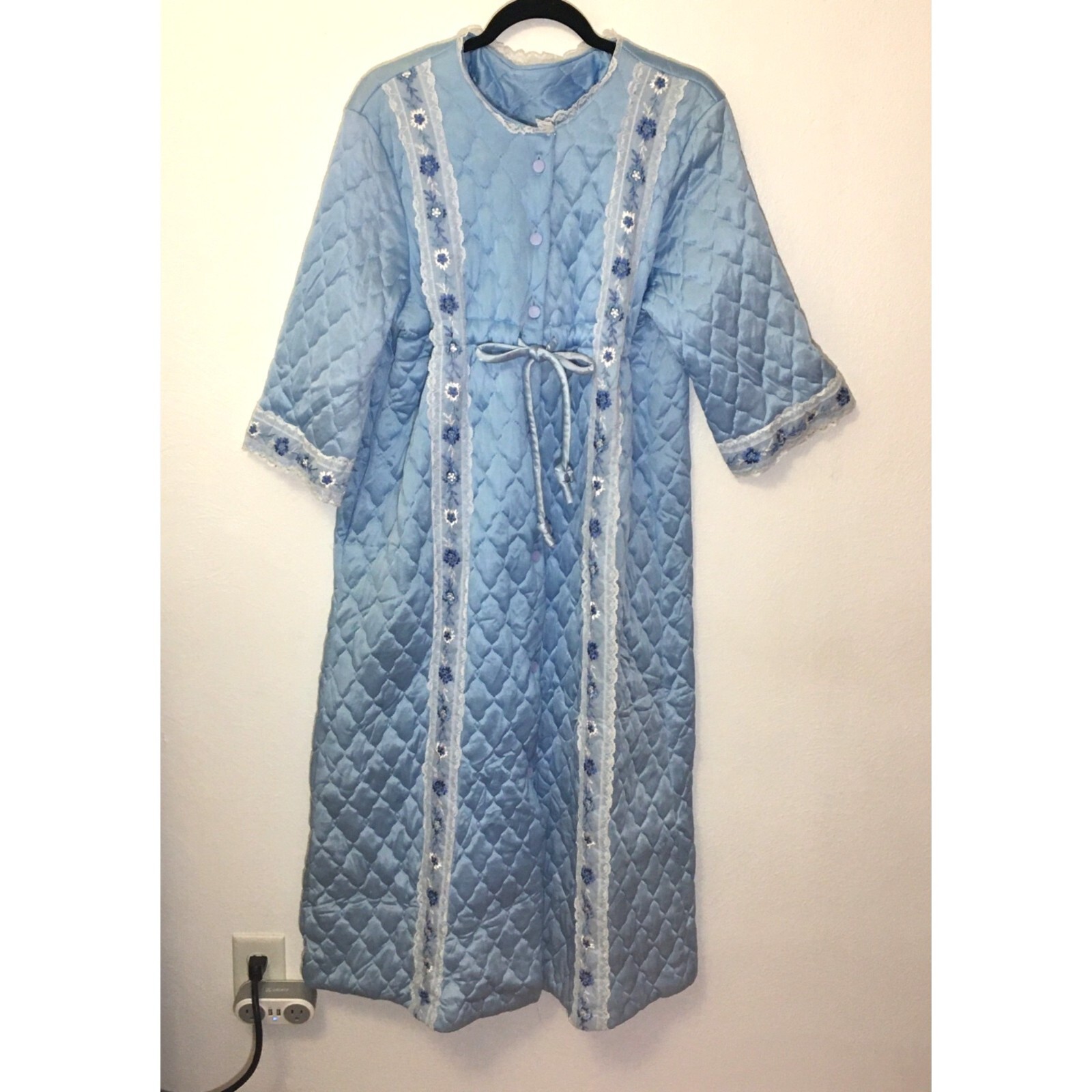 Vintage 60s 70s Light Quilted Long Robe Grannycore Coastal Grandma Lingerie (9)