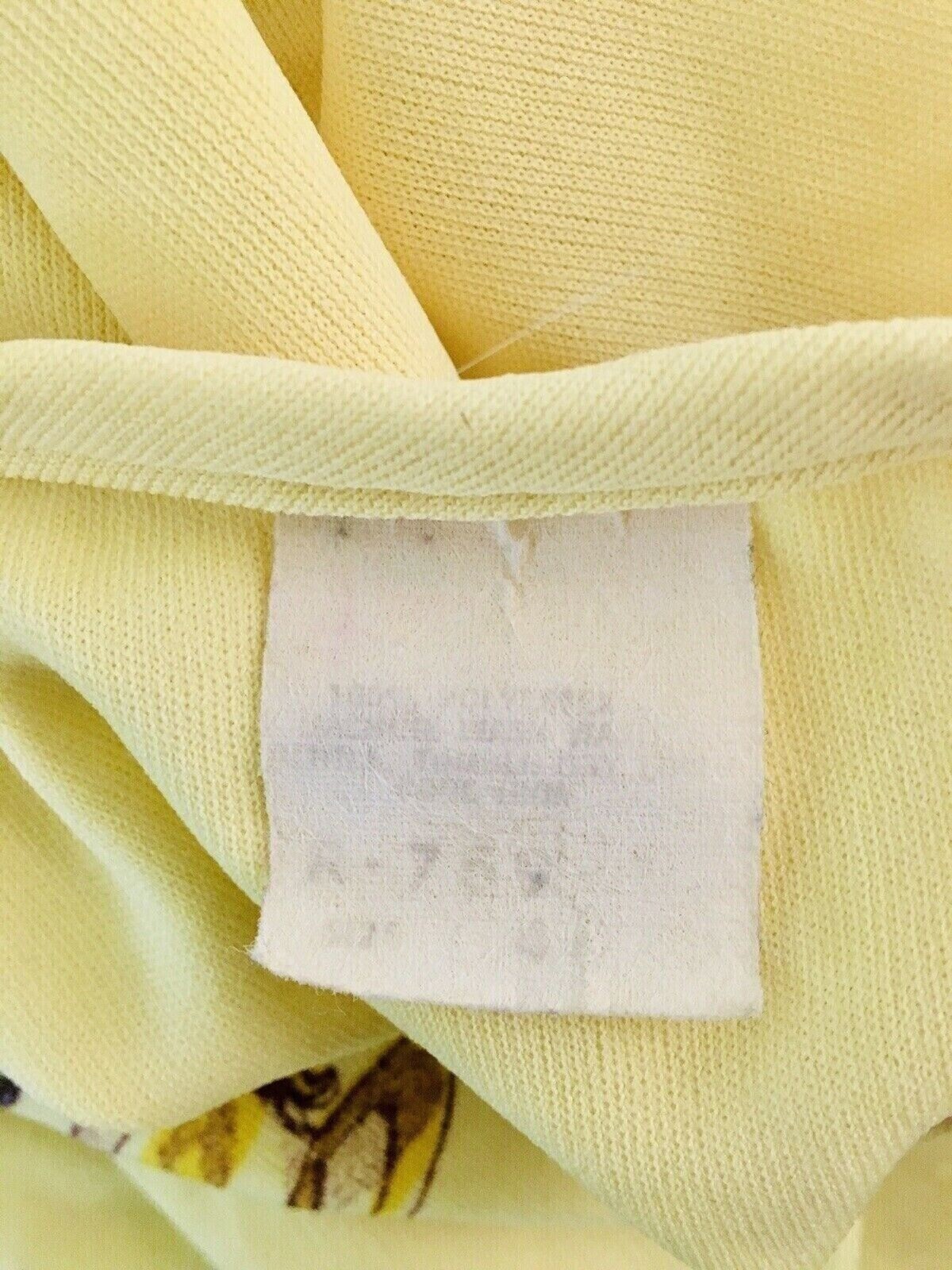 Vintage 70s Mexican Mariachi Band Flowers Dancing Music Summer Fruit Yellow Tee