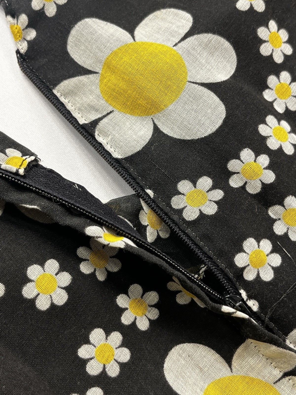 1970s Eve Le Coq California Black Daisy Print Dress | Fit & Flare- Boho- VTG