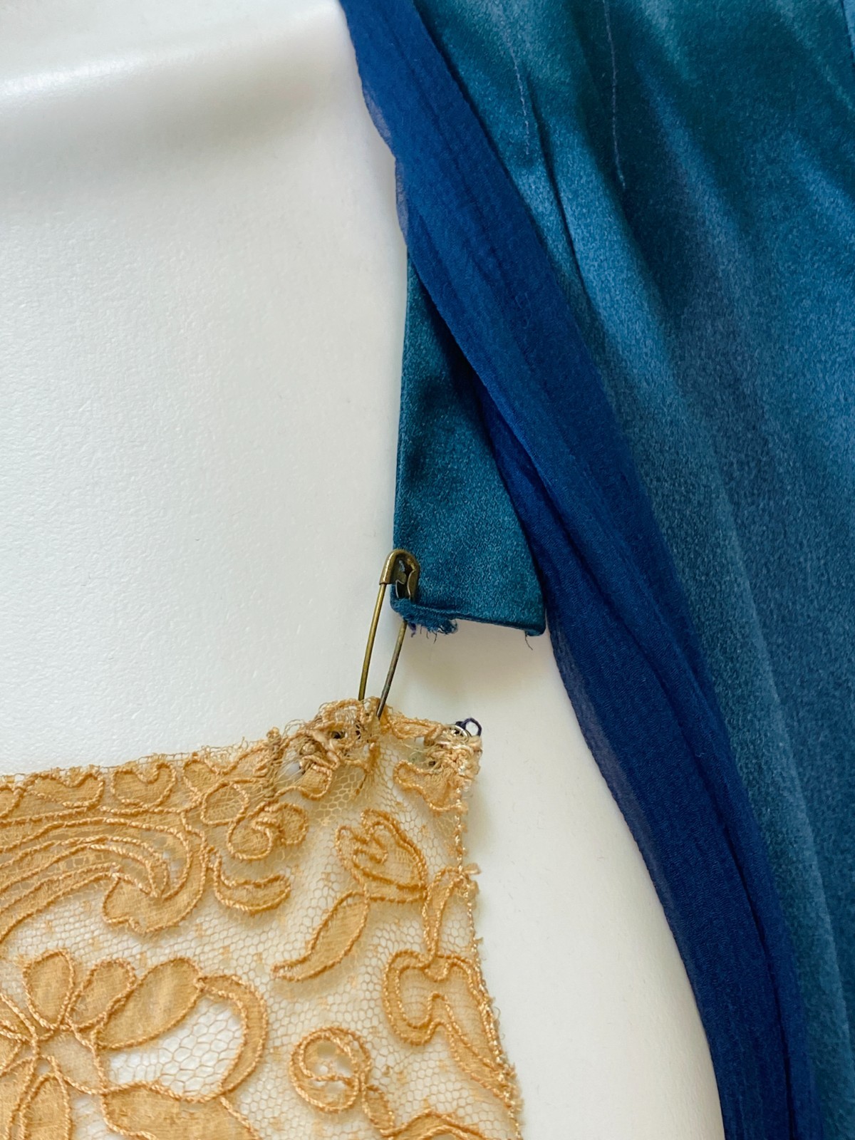 Antique Vintage Early 1920s Teal Blue Silk & Floral Lace Robe House Coat AS IS