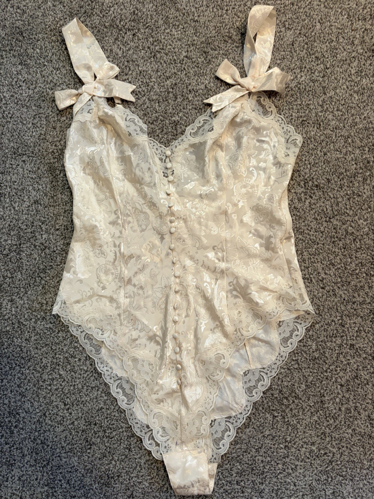 NWT Vintage Victoria’s Secret Gold Label Cream Lace Bridal Teddy Lingerie Size L