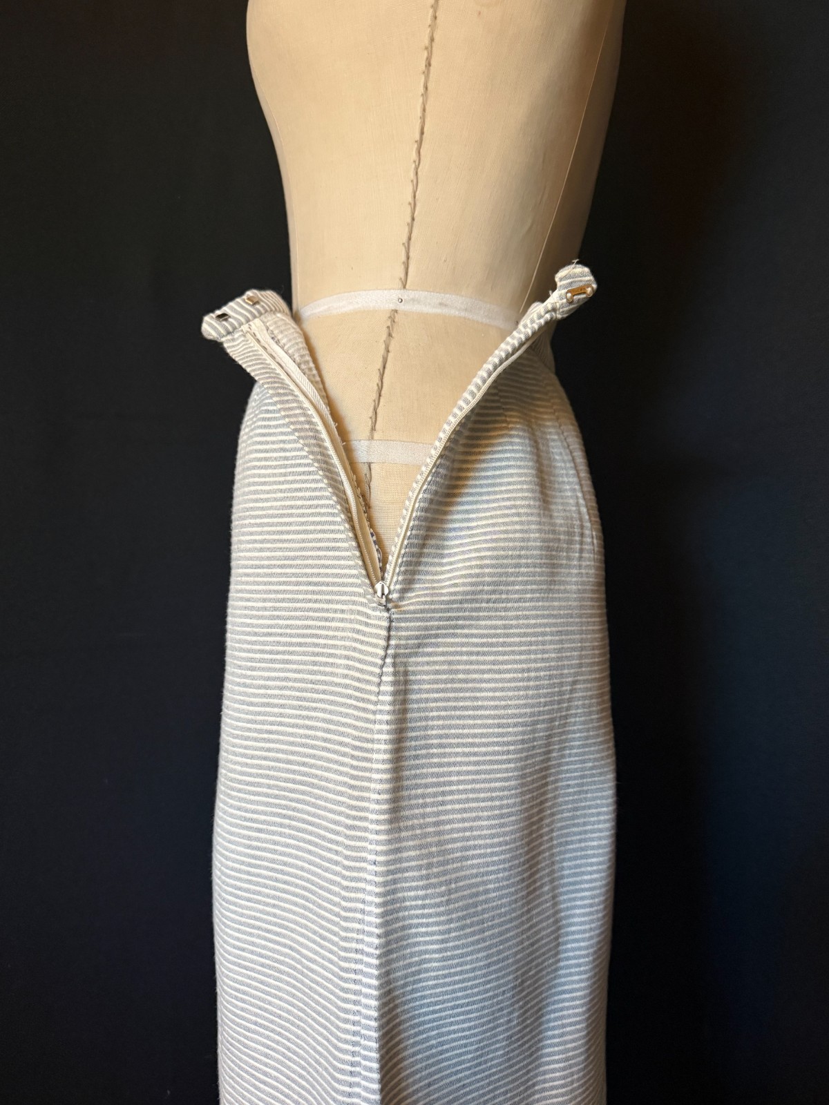Vtg 1960’s EVAN- PICONE, WOMEN’s PENCIL SKIRT, fine Woven RIBBED Cotton Twill,