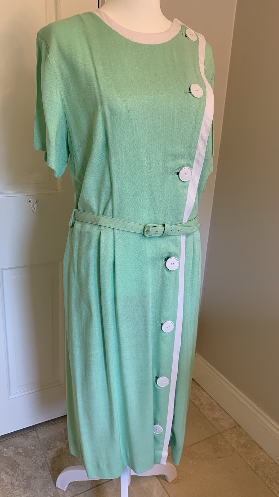 1940’s Mint Green And White Belted Ladies Dress Lightweight Summer Linen