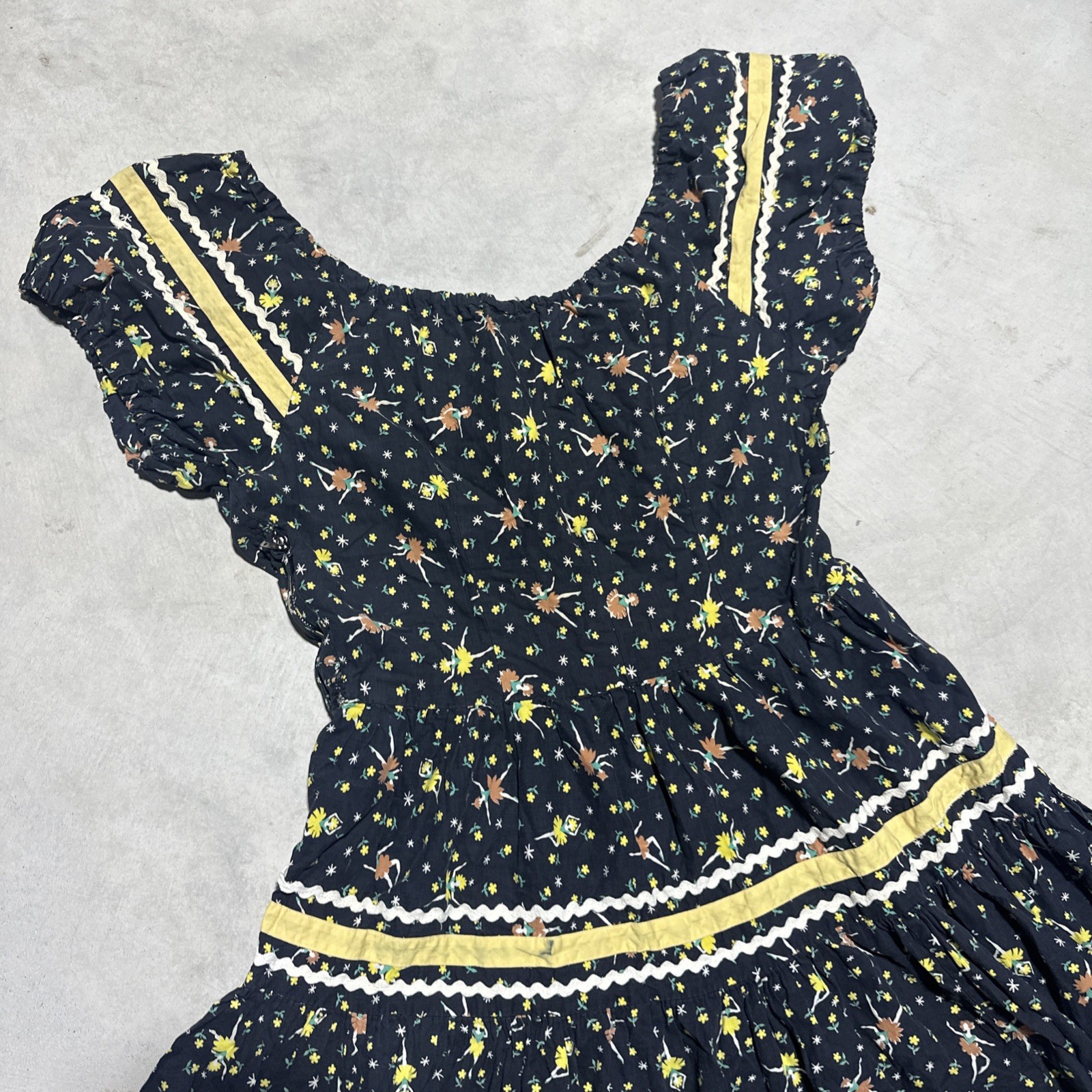 Vintage 1960s Floral Dancer Prairie Style Cotton Dress with Lace Trim Paisley