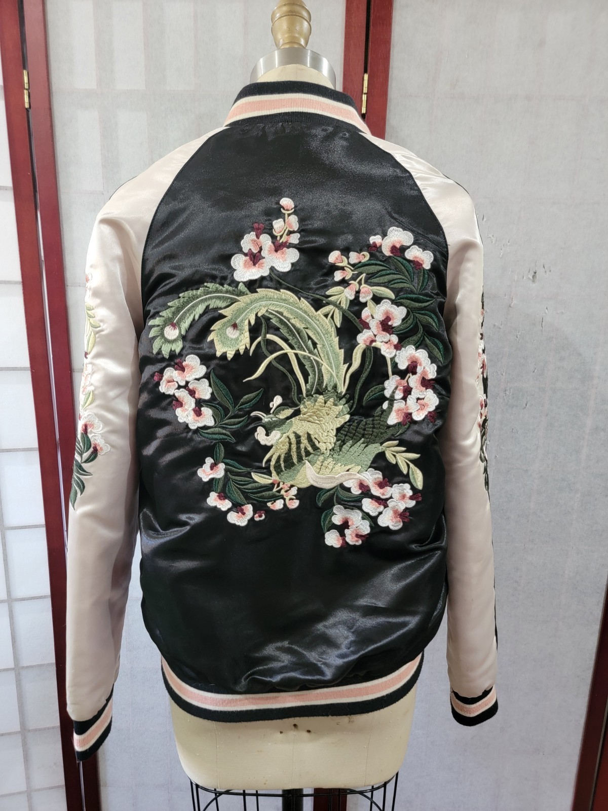 Vtg Embroidered Satin Stratavarious Reversible Bomber Jkt Floral Design sz Sml