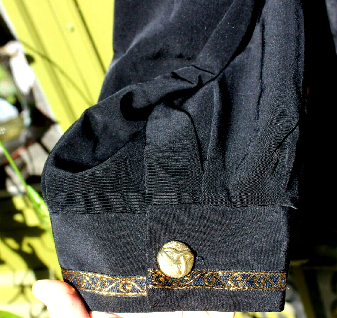 Vintage 1980’s Silver Threads Size 5X Women’s Black Blouse w Gold Accents