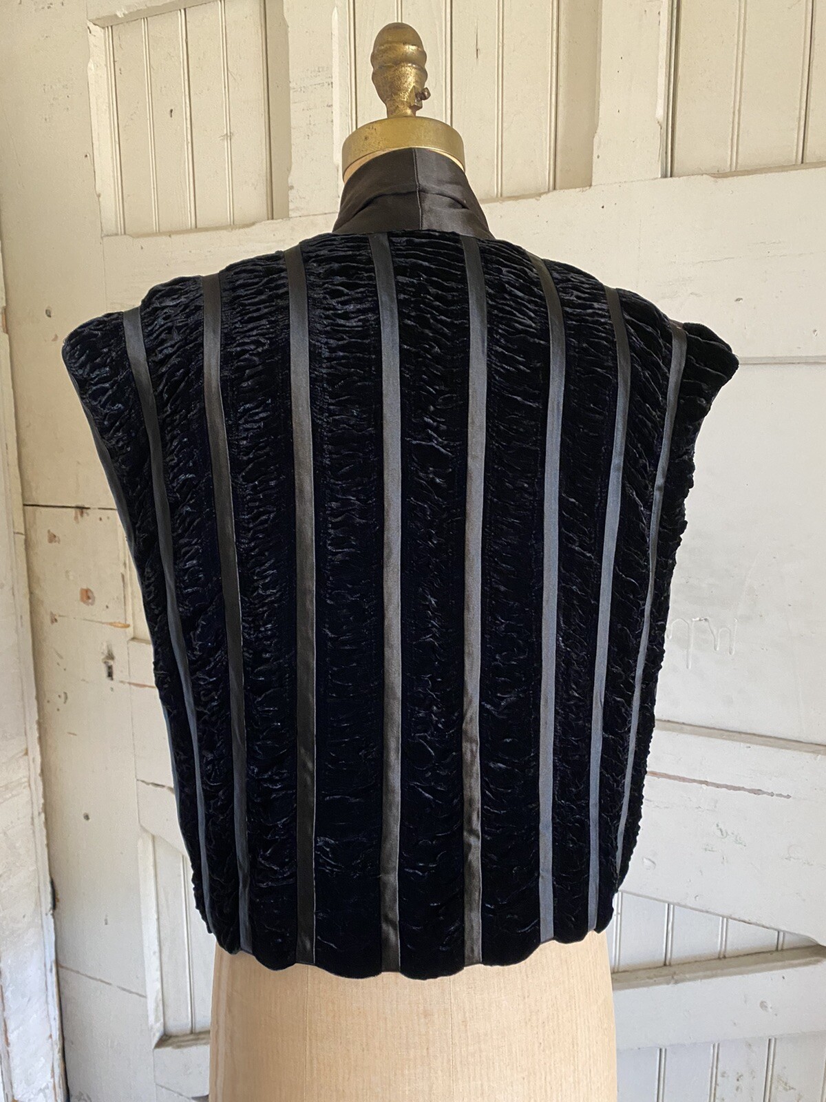 Vintage 1930s Black Silk Velvet Coffin Pleat Capelet Gothic Evening Cape