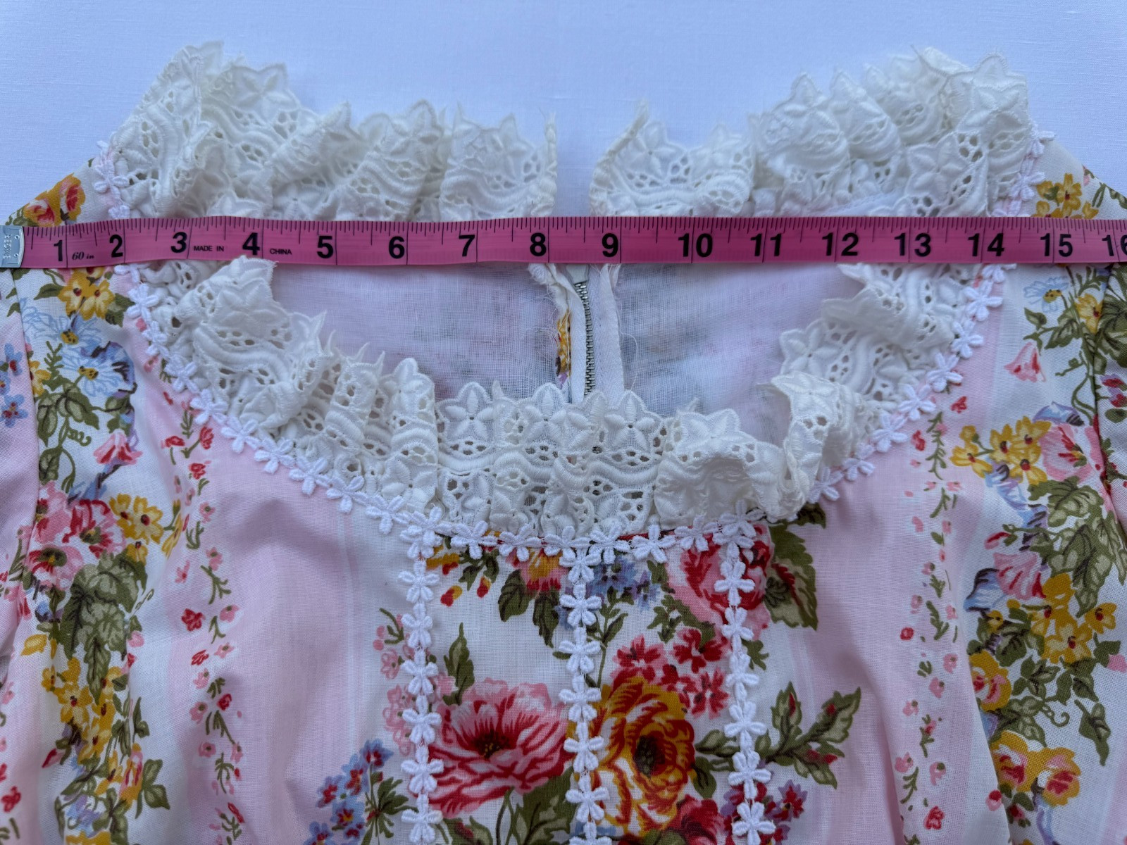 Lovely Vintage Floral Maxi Dress – Lace Trim – Full Skirt – Size Medium