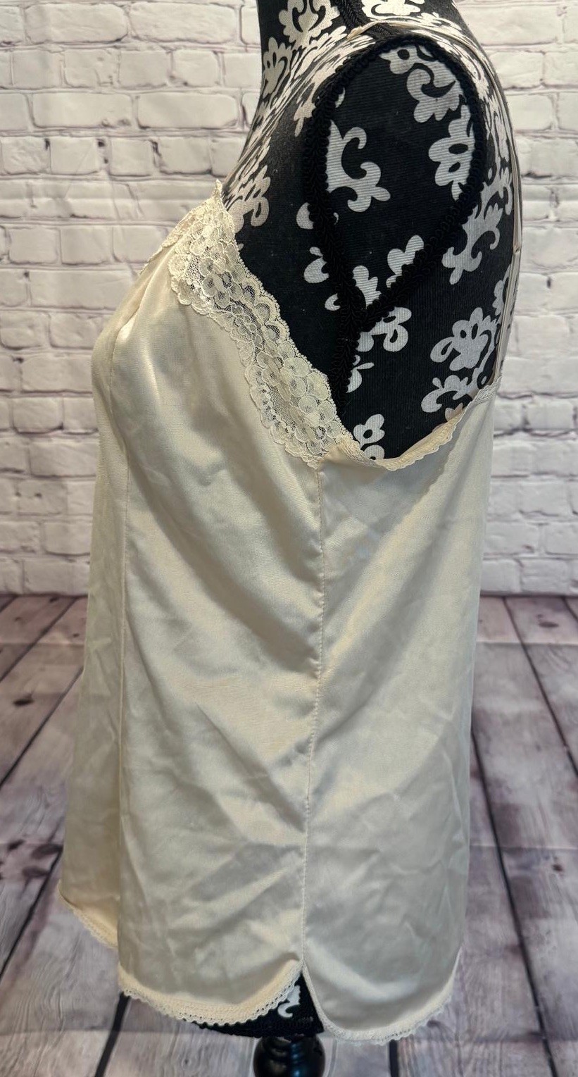 VTG 80’s Greenco Maid Women’s Beige All Nylon Tricot Floral Lace Trim Camisole L
