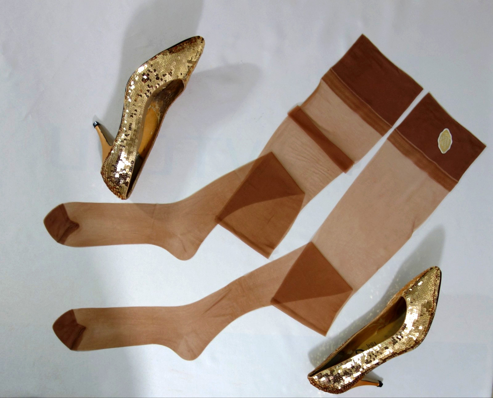 1Pr VINTAGE~BERKSHIRE ULTRASON~ 10.5 X 35″ TALL GIRL DEMI-TOE NYLON STOCKINGS