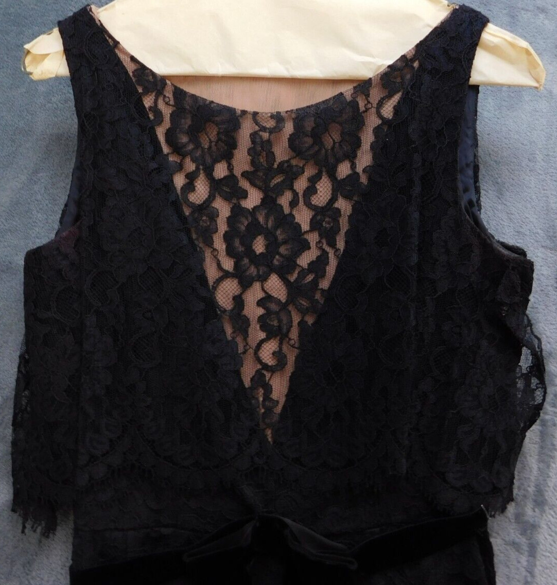 1960’s black Chiffon Dress w Lace Bodice & Chiffon Cape Collar Sm