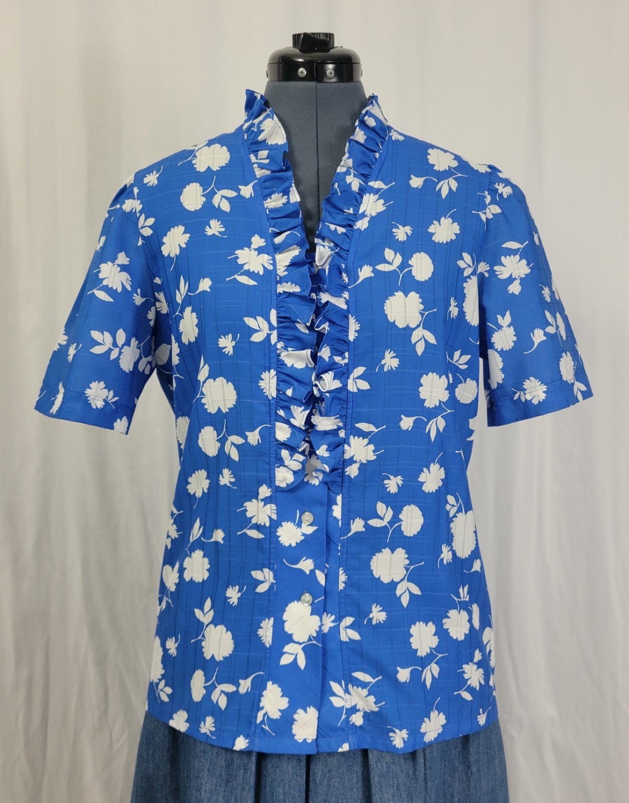 Vtg Jonquil Blue S/S Blouse w White Florals & Ruffled Collar/Button Down Size 12