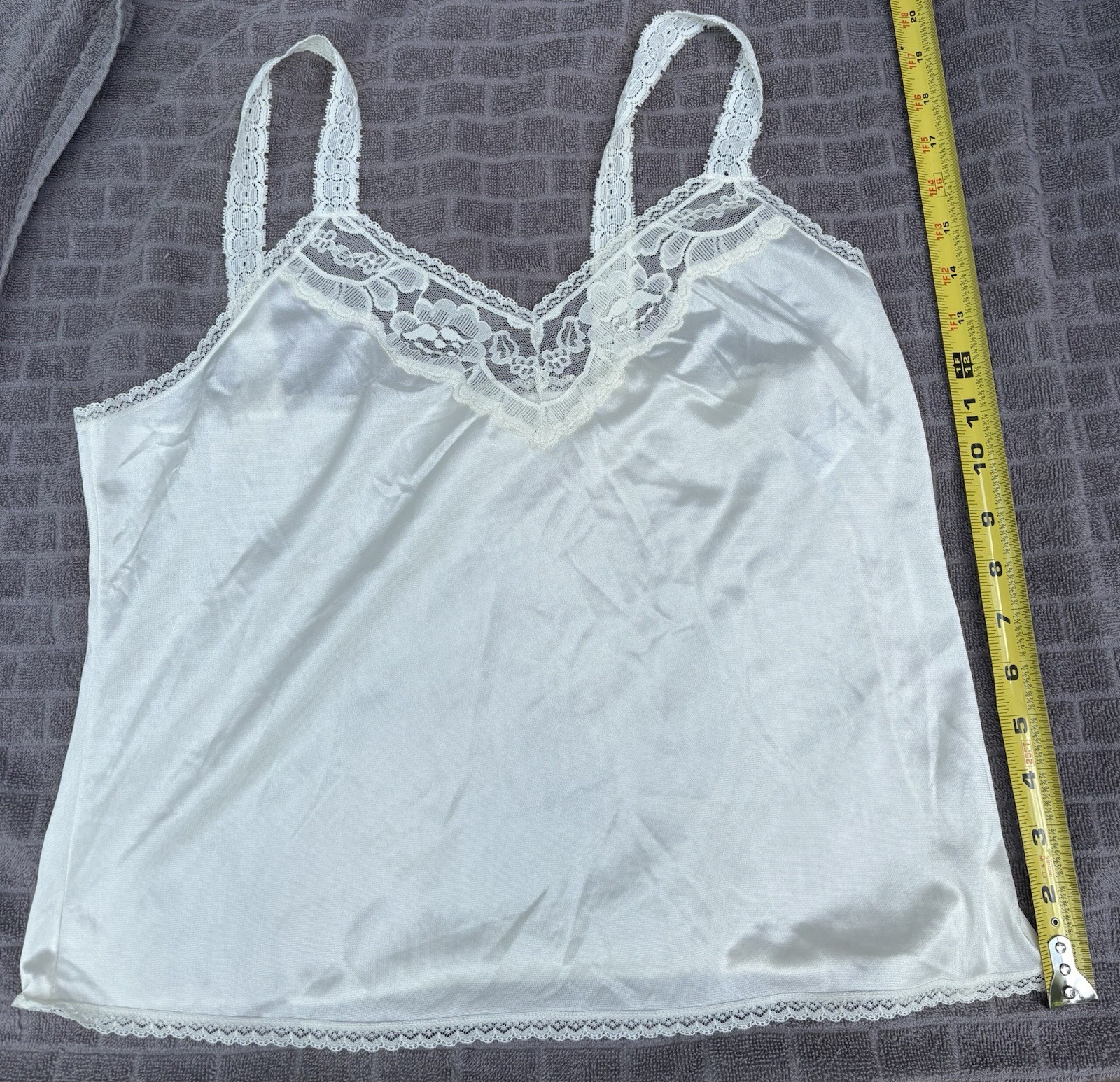 VANITY FAIR CAMISOLE TOP CREAM. SIZE 36/42. MADE IN USA.